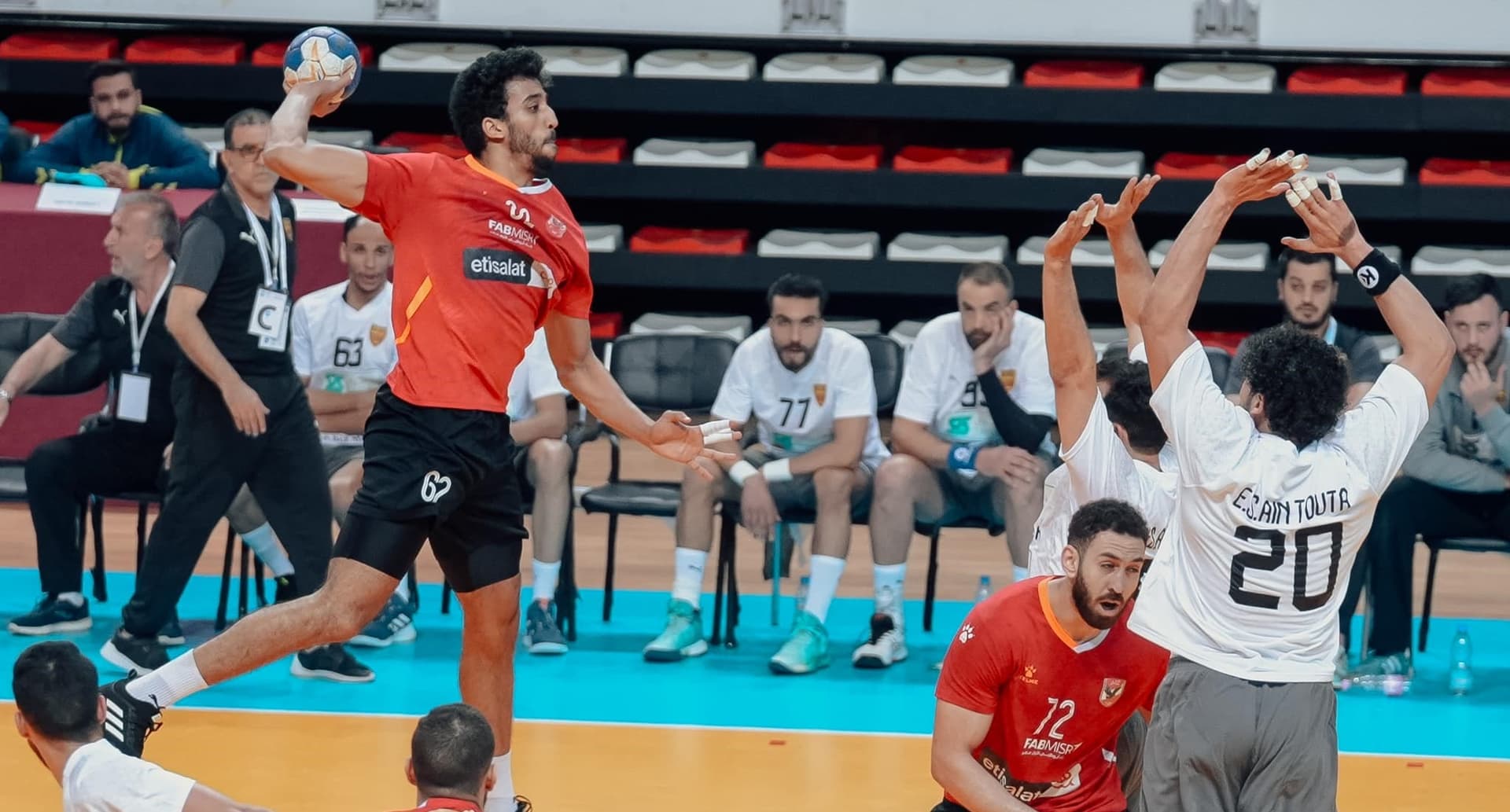 «رجال يد الأهلي» يفوز على وفاق عين التوتة ببطولة كأس الكؤوس