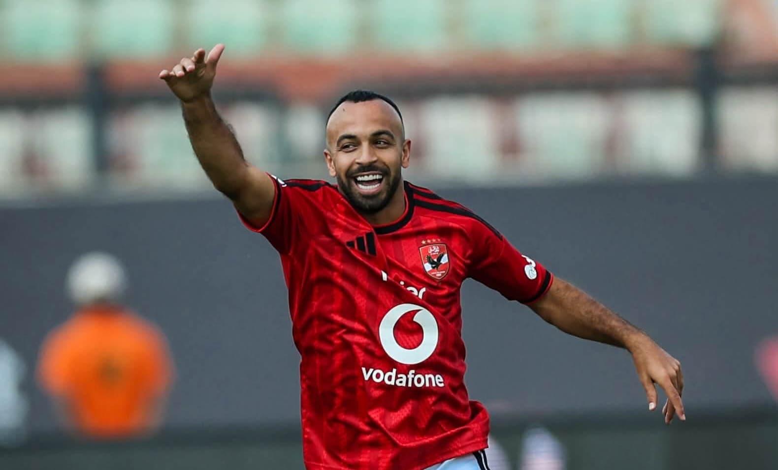 طبيب الأهلي: أفشة يشكو من آلام بسيطة في السمانة