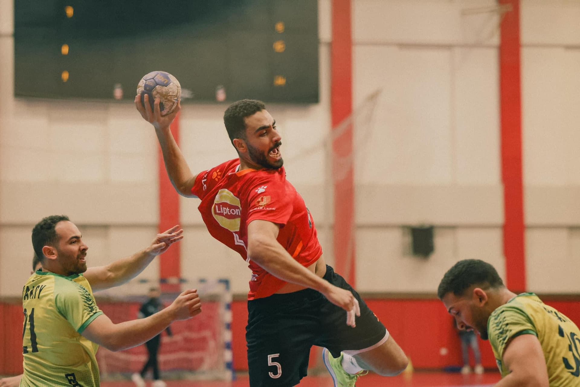 «رجال يد الأهلي» يفوز على الجزيرة في الدوري