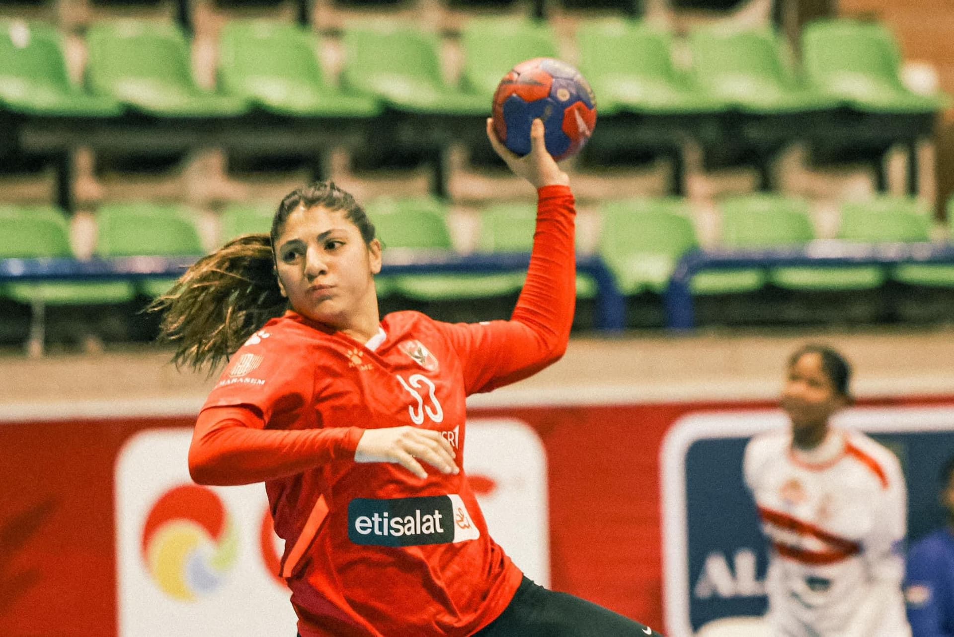 أمينة عاطف: نستحق التتويج بالدوري.. ونهدي البطولة إلى الجماهير