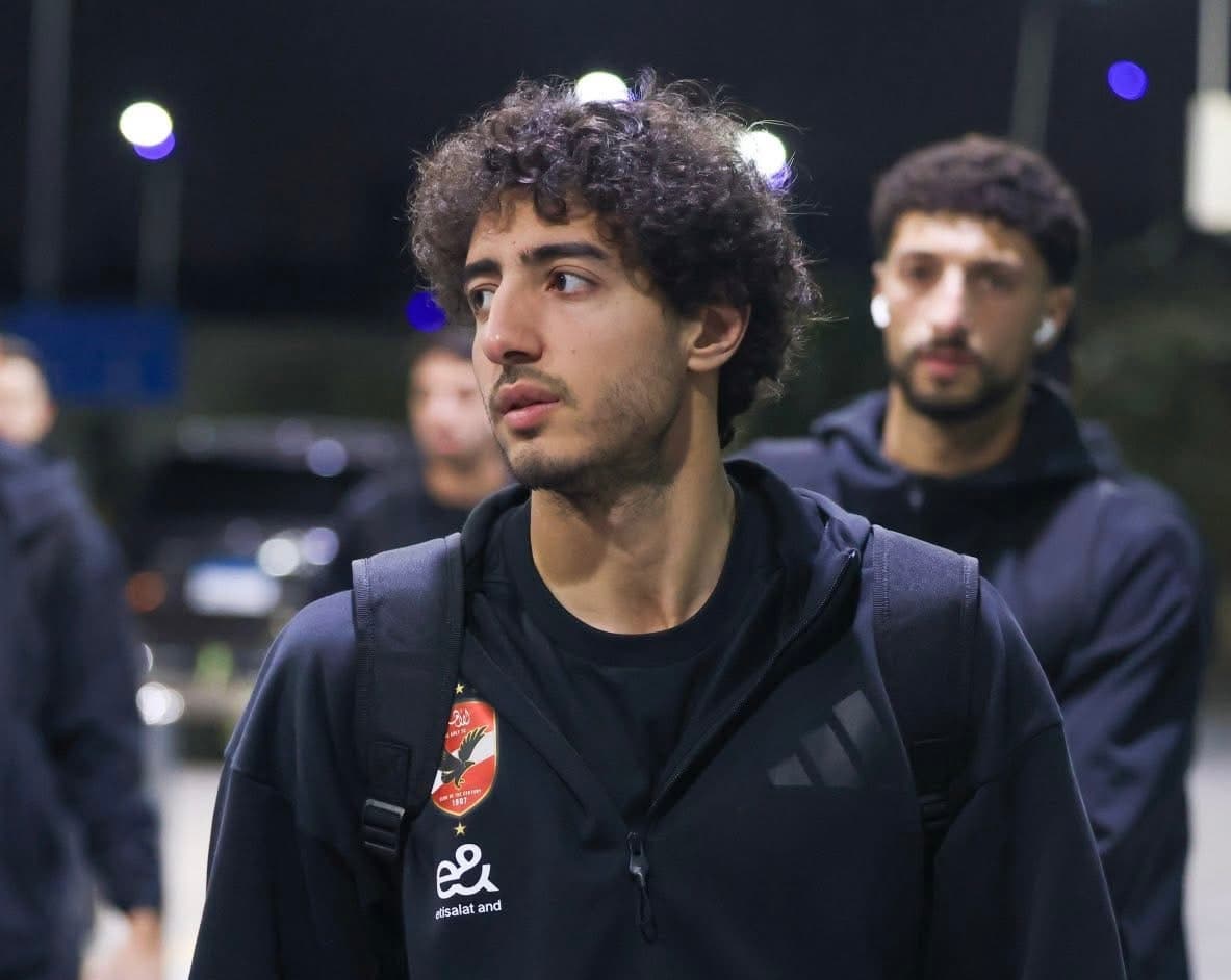 بعثة الأهلي تصل مطار القاهرة استعدادًا للسفر إلى جنوب إفريقيا