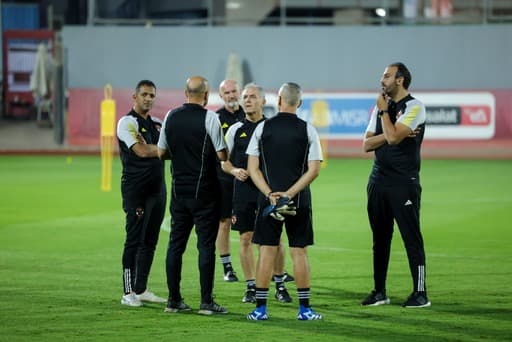 مران الأهلي| «كولر» يجتمع مع الجهاز المعاون