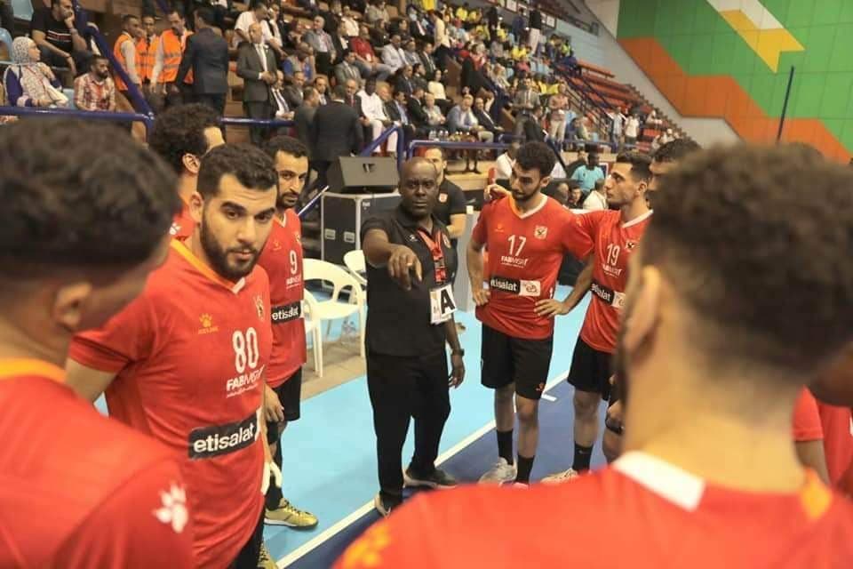 ديفيز: الفوز بالسوبر منحنا ضربة بداية قوية في كأس الكؤوس