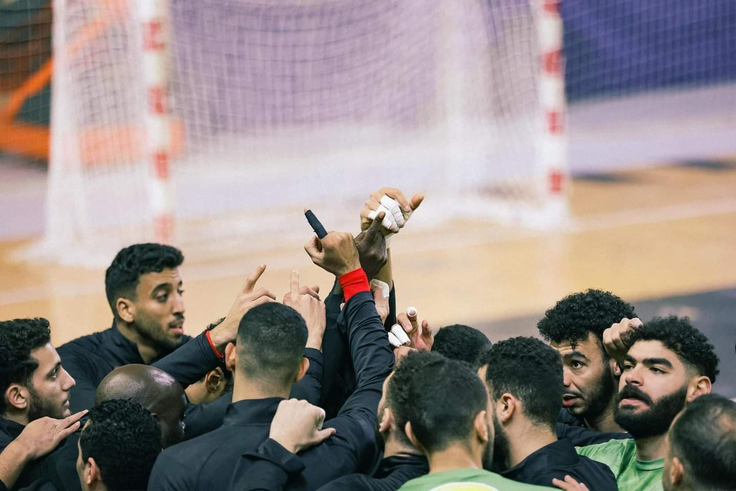 «رجال يد الأهلي» يواجه طلائع الجيش في الدوري